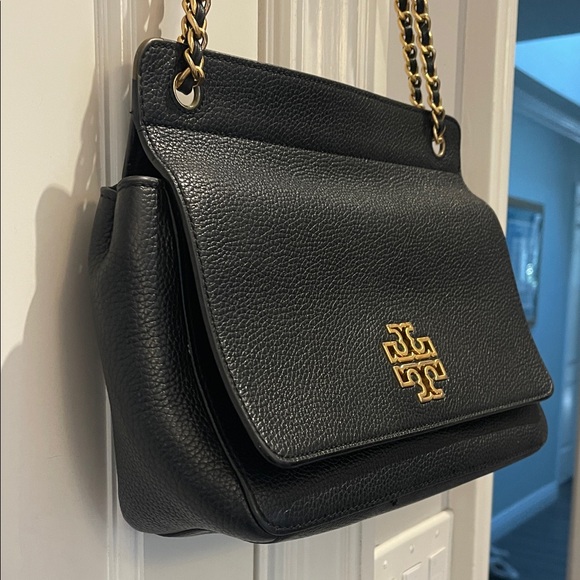 Tory Burch Black Shoulder Bag with Gold Chain - Picture 3 of 7